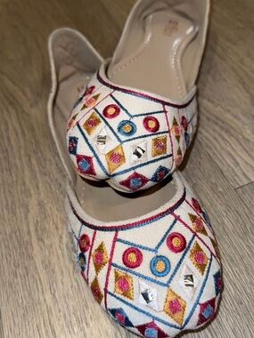 Ethnic Indian Wear Cream Jutti Flats with Pink, Blue & Gold Embroidery